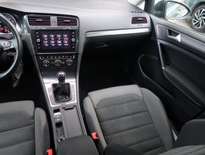 Volkswagen Golf  1.0 TSI 