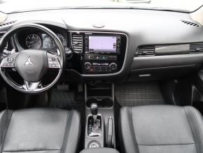 Mitsubishi Outlander  2.2 DI-D Instyle 