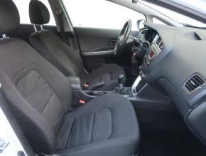 Kia Ceed  1.6 GDI 