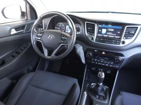 Hyundai Tucson  1.7 CRDi Trikolor 