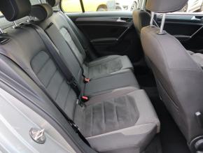 Volkswagen Golf  1.0 TSI 