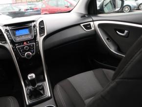 Hyundai i30  1.6 MPI 