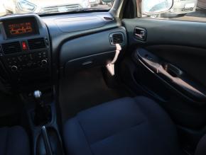 Nissan Almera  1.8 