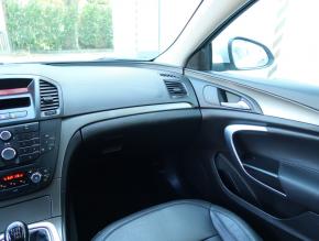 Opel Insignia  1.8 