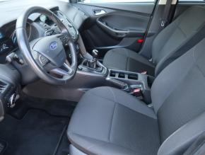 Ford Focus  1.6 i Trend 