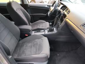 Volkswagen Golf  1.0 TSI 