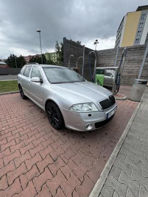 Škoda Octavia 2,0   Škoda Oktavia 