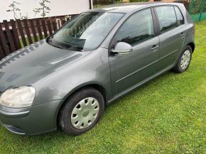 Volkswagen Golf 1,4   Mpi 59 KW zelená metalíza 