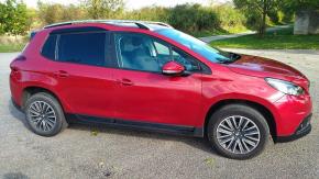 Peugeot 2008 1,2   Peugeot 2008 1.2 Benzín 60 kW 