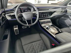 Audi A8 3,0 L 50 TDI quattro tiptronic  předvádě 