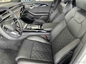 Audi A8 3,0 L 50 TDI quattro tiptronic  předvádě 