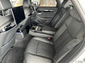 Audi A8 3,0 L 50 TDI quattro tiptronic  předvádě 